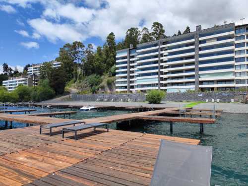 Departamento Edificio El Refugio - Primera línea de Lago ID-1985